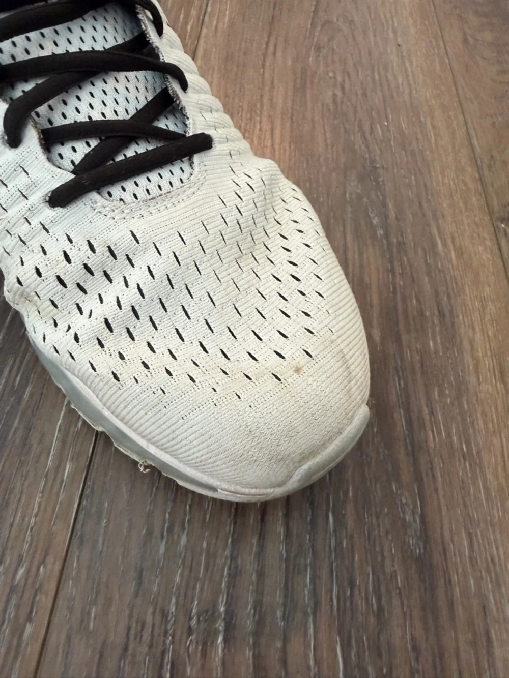 Nike Air Max 2017 White and Black Athletic Trainers - Picture 5 of 7